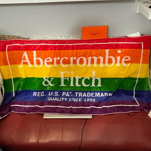 ABERCROMBIE & FITCH RAINBOW 🌈 BEACH 🏝️ 🏖️ TOWEL NWT - Picture 2 of 15